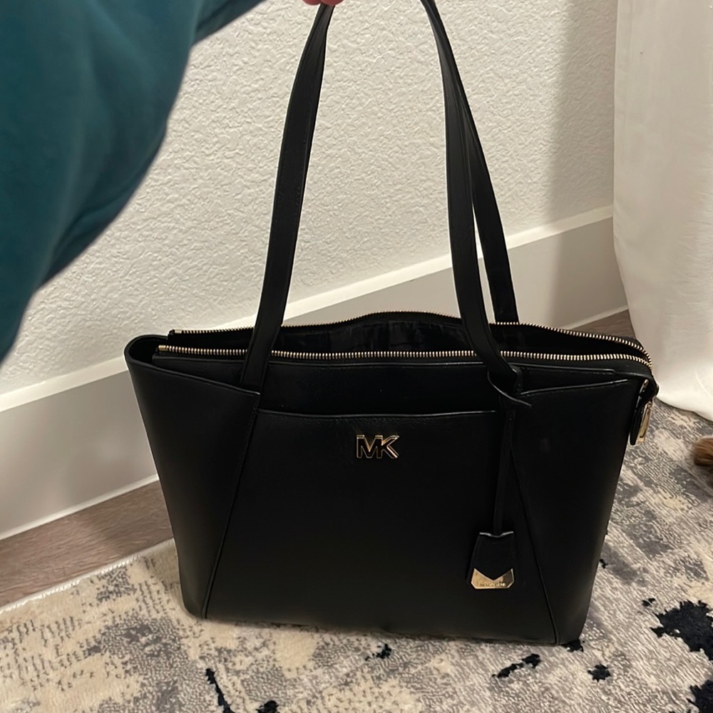 Michael Kors black purse/tote